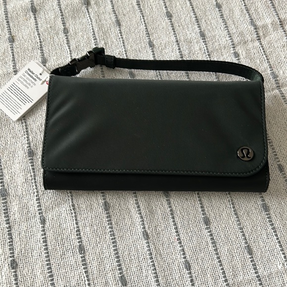 lululemon athletica Accessories Nwt Lululemon Wallet Clutch